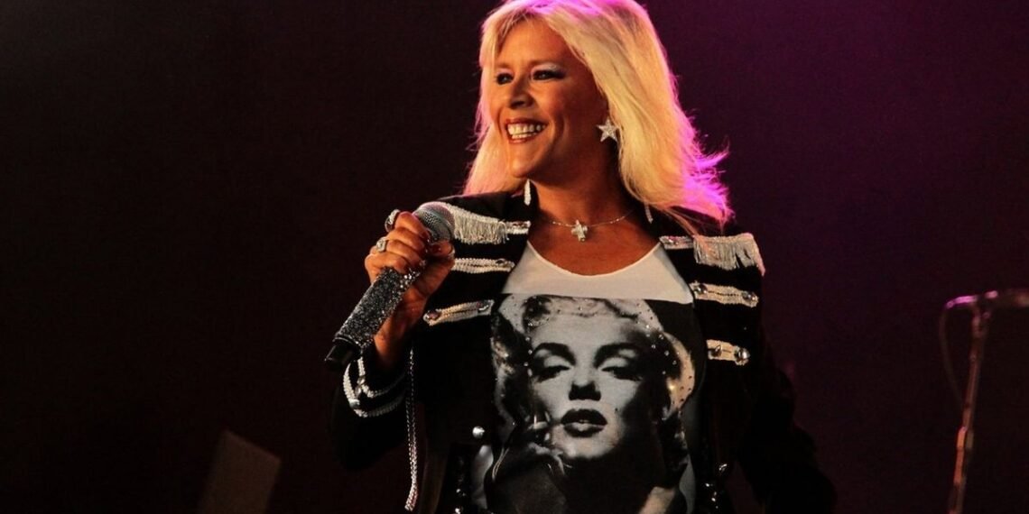 15 Famous Spanish Singers To Follow In 2022