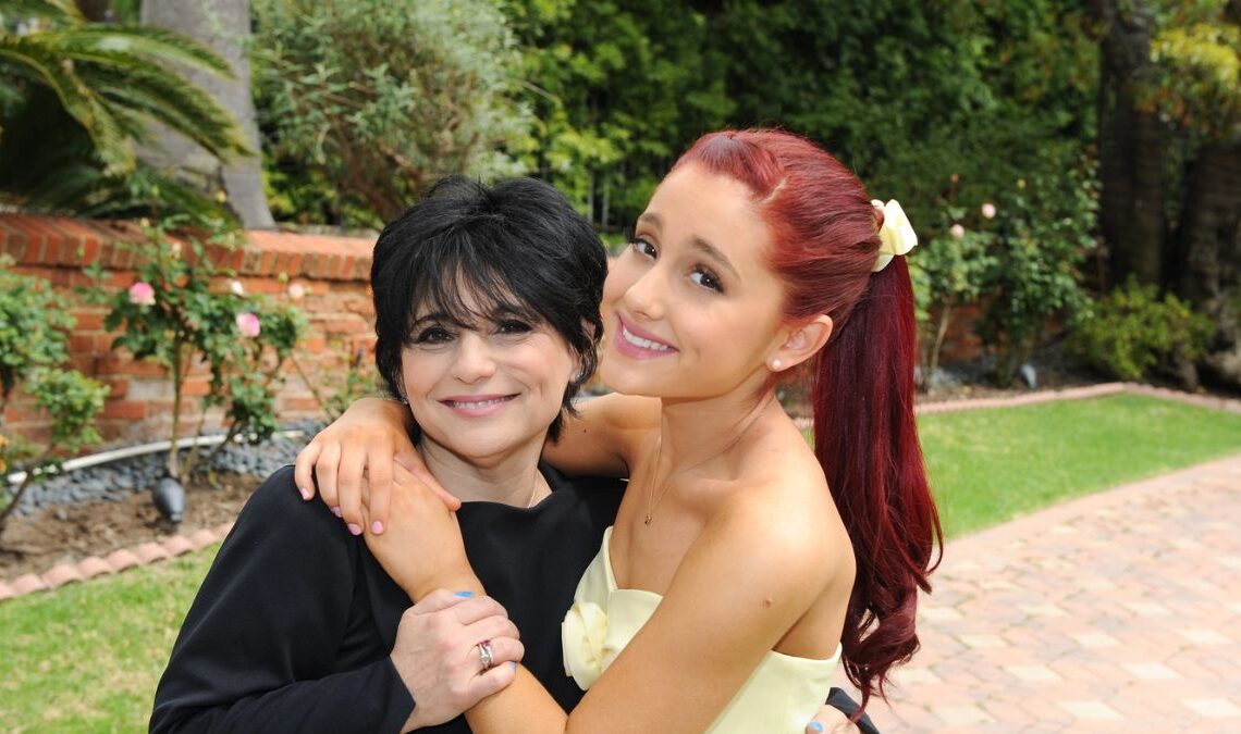 Ariana Grande Mom