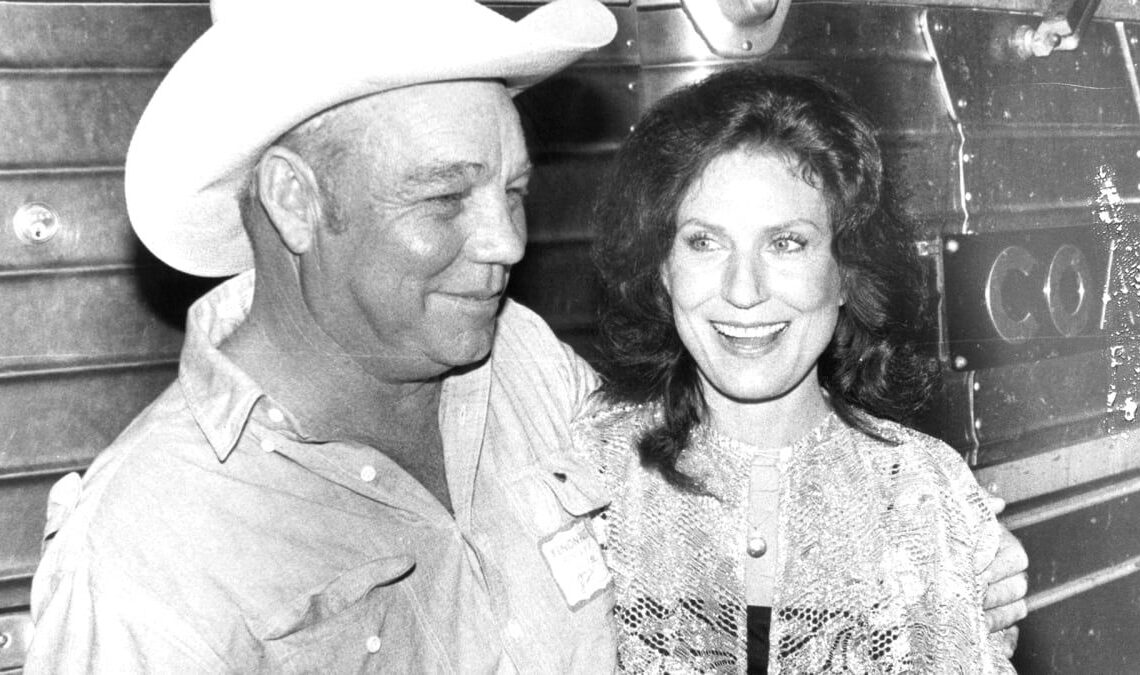 Was Loretta Lynn Married To Johnny Cash?