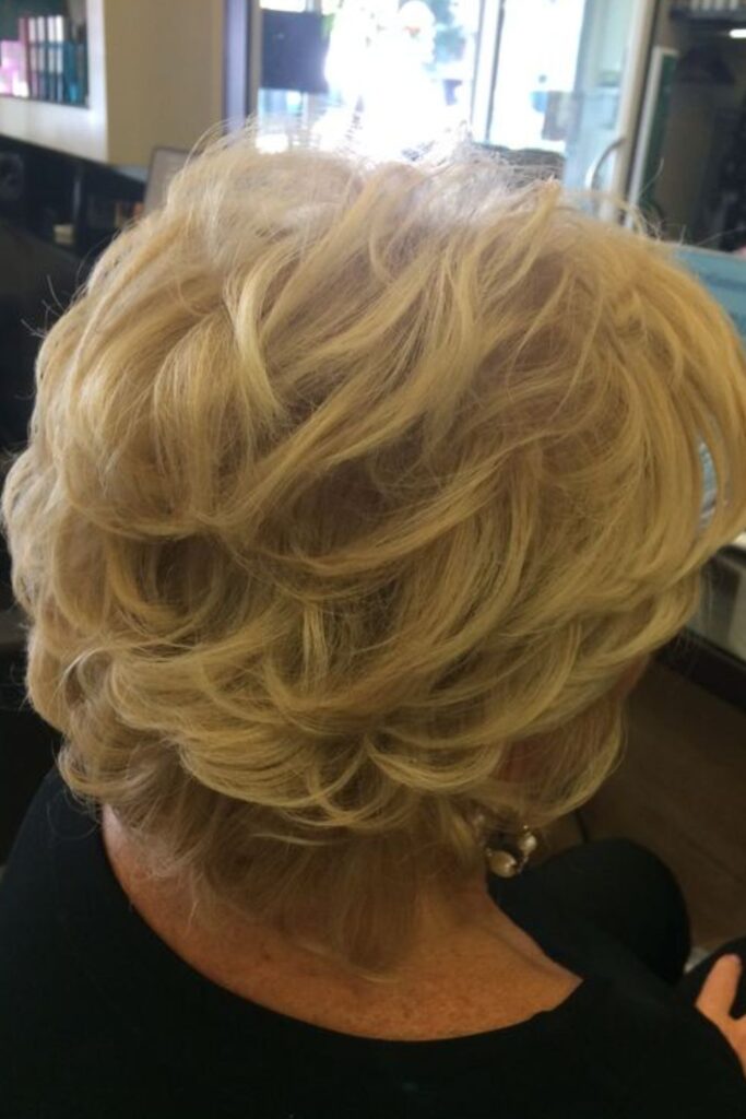 Short-Feathered Hair For Over 60