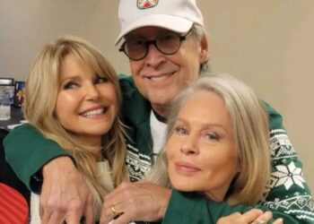 Christie Brinkley Christmas Vacation With Her Two Buddies