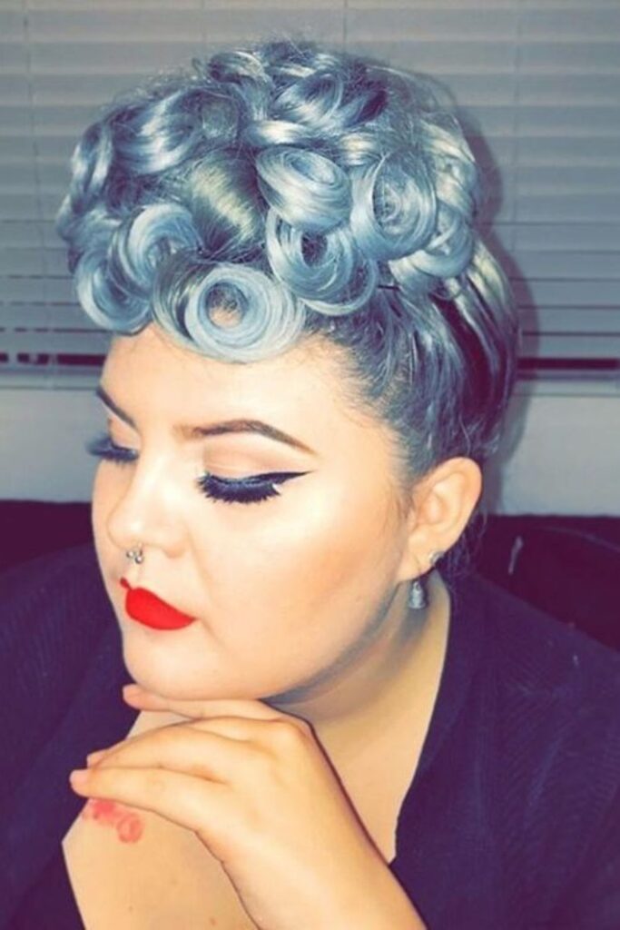 Pin-Up Hairstyle With Updo