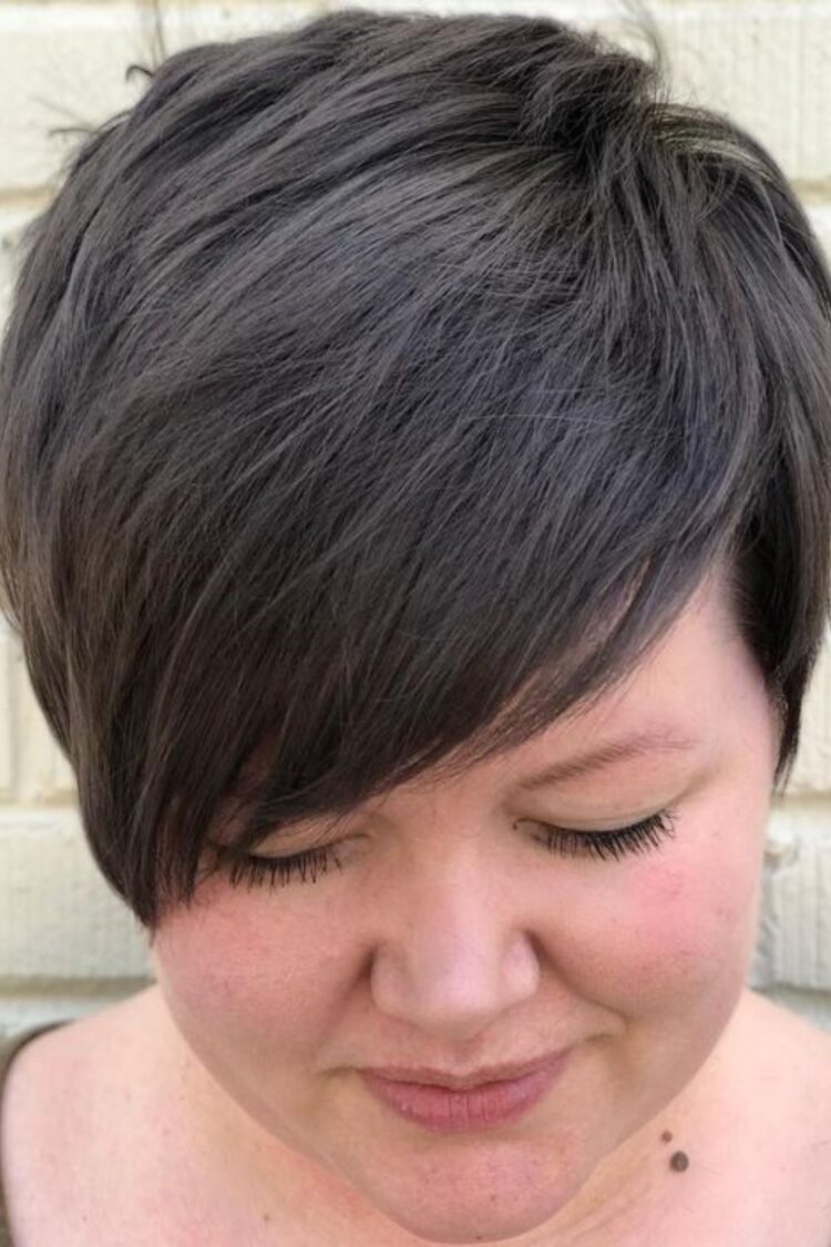 20 Flattering Plus Size Haircuts For Double Chins In 2024