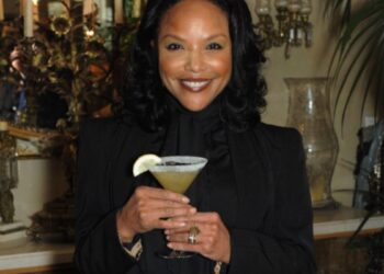 Lynn Whitfield Net Worth