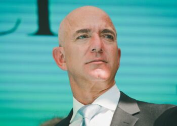 _jeff bezos net worth 2023