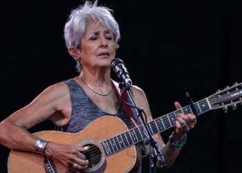 Joan Baez Bio