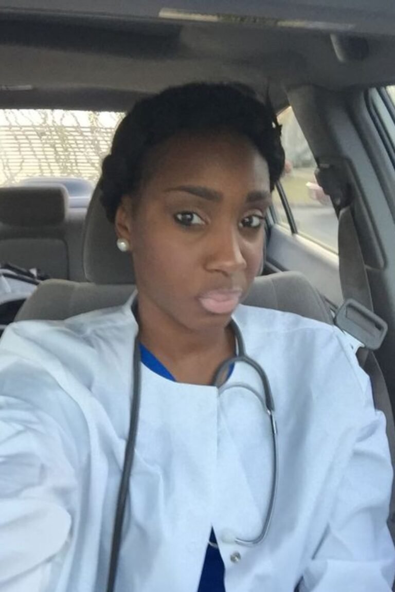 top-12-best-hairstyles-for-nurses-nursing-students