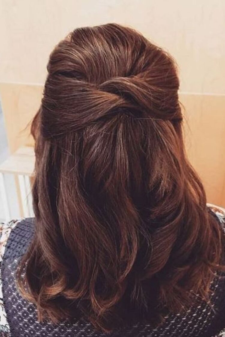 Top 15 Best Hairstyles For Ladies To Wear On Airport