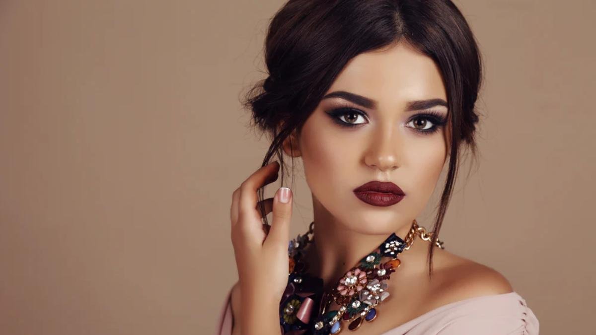 Chic Dark Eyeshadow Looks