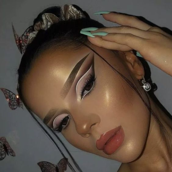 Edgy Cut Crease Elegance