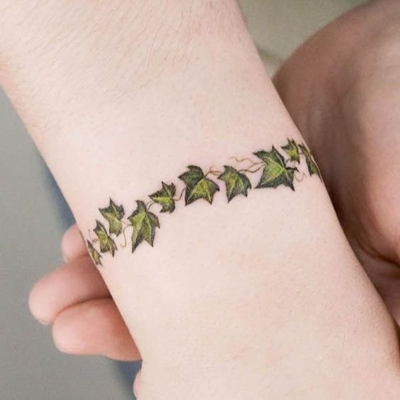 Minimalist Ivy Elegance