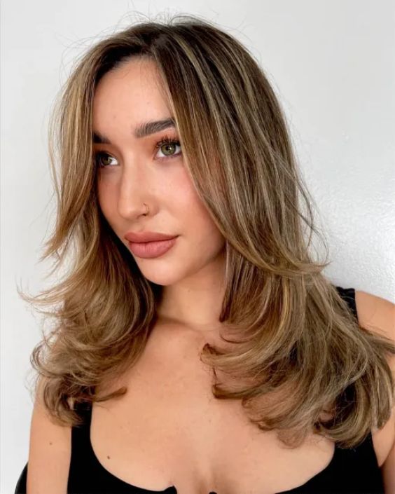 Delicate Butterfly Cut For Thin Hair With Blonde Highlights