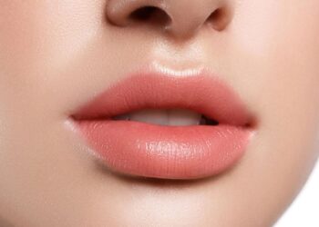 8 Healthy Ways To Plump Your Lips Naturally For A Fuller Pout