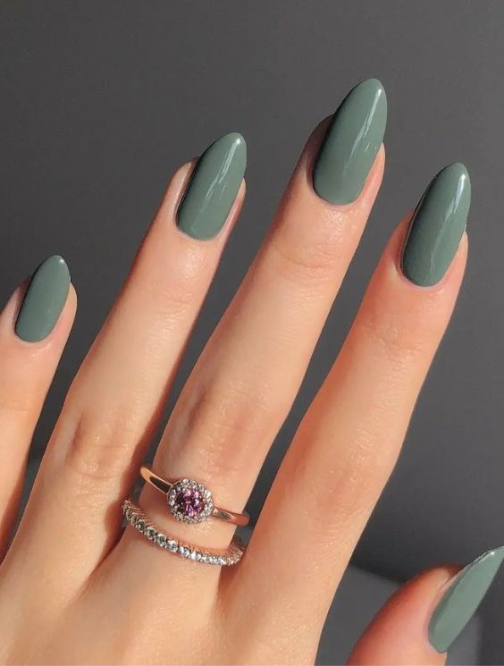 Dark & Muted Sage Green Nails (1)