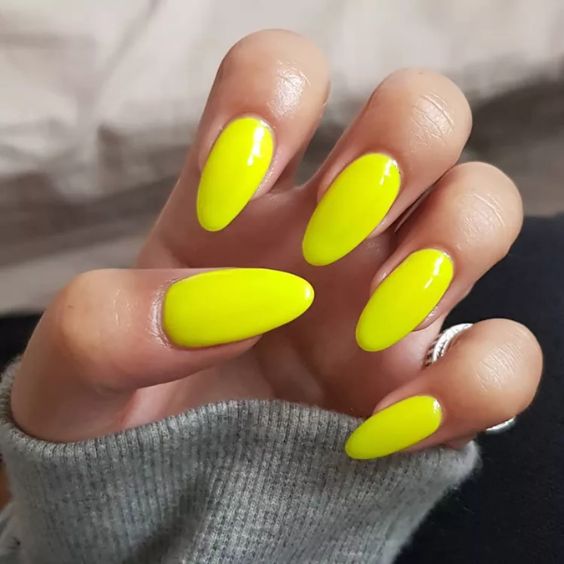 Neon Yellow Nails (1)