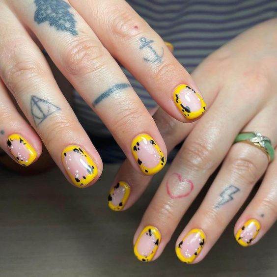 Yellow & Black Framed Nails