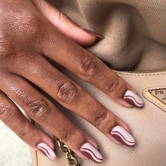 Wavy Mauve Nails