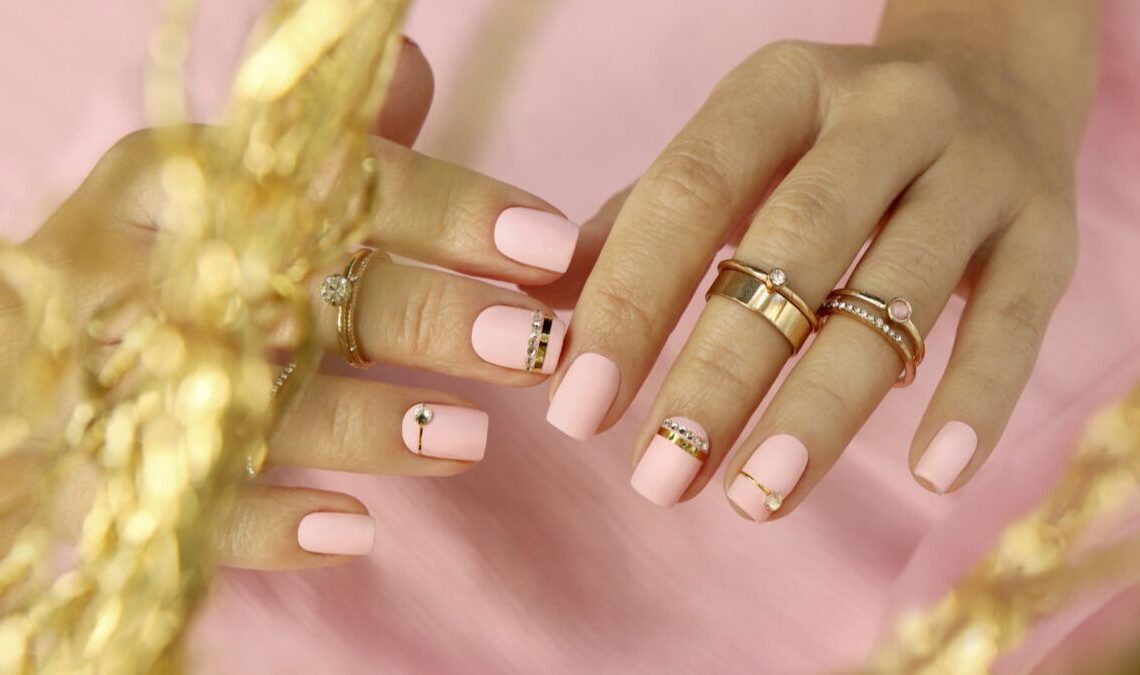 20 Gorgeous Pink Gold Nail Designs To Dazzle All Season