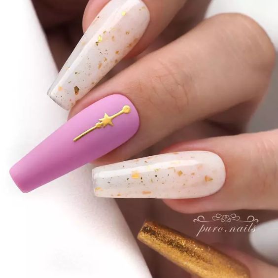 Minimalistic Pink and Gold Nails