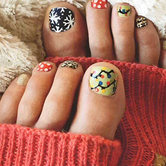 Ugly Sweater Pattern Toenails