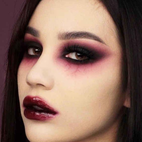 Vampire Eye Makeup