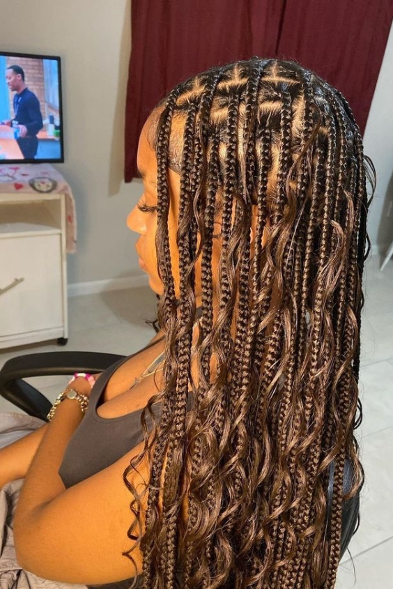 Light Brown Knotless Braids with Highlights