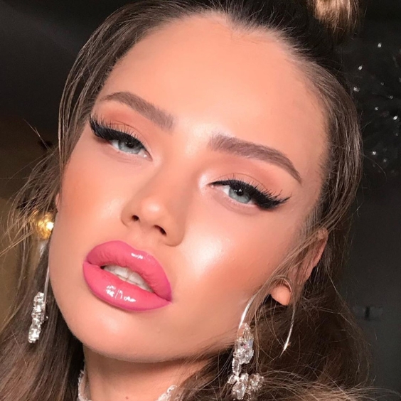 Soft Pink Glossy Lips