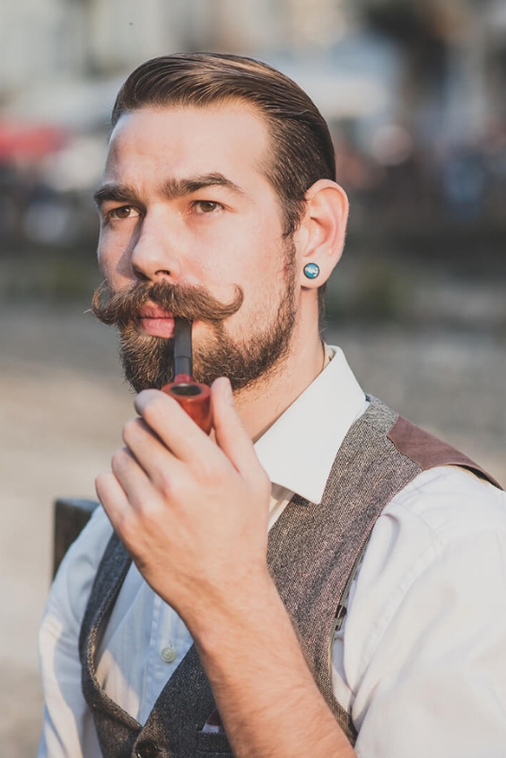 The Sleek Chin Strap Beard