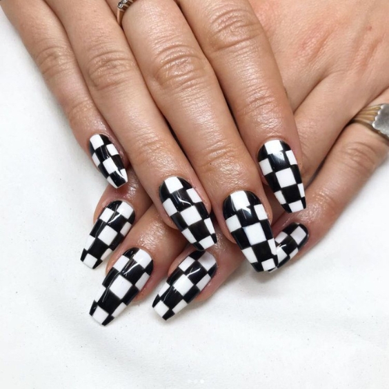 Checker-Print Nails