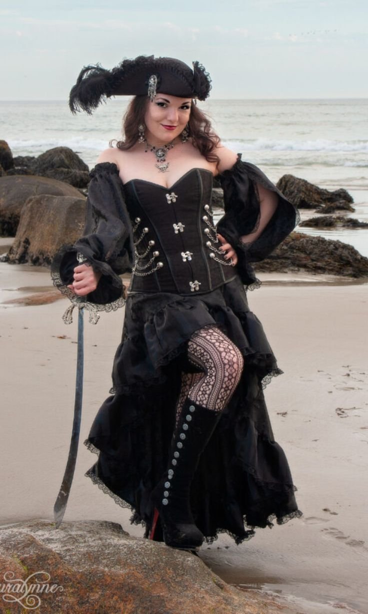 Plus-Size Pirate Queen Costume