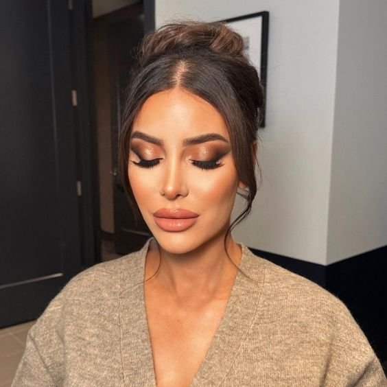 Bronzed Bombshell Makeup