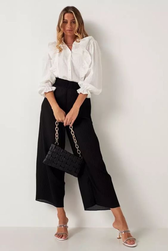 Button-Down and Cropped Trousers 