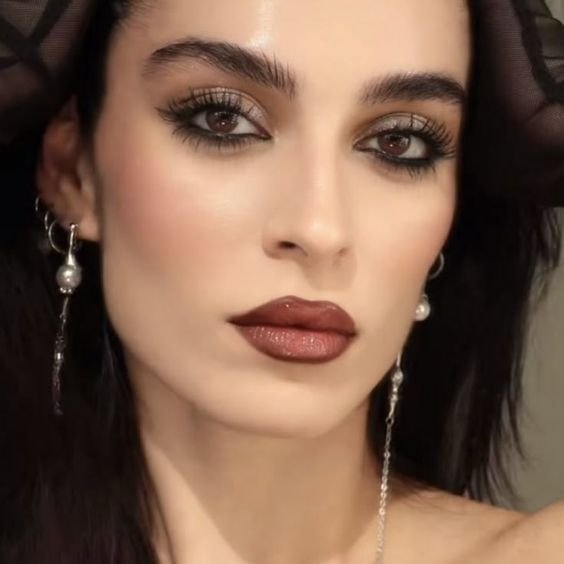 Grunge Bombshell Makeup