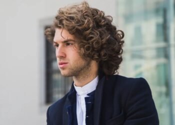 Hairstyles for Light Skin Men