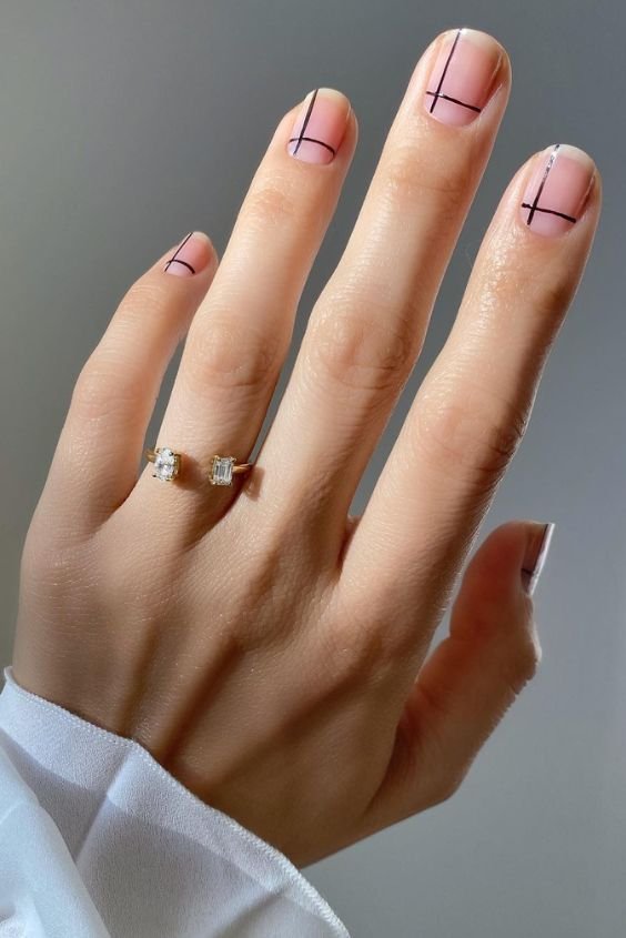 Linear Nail Look