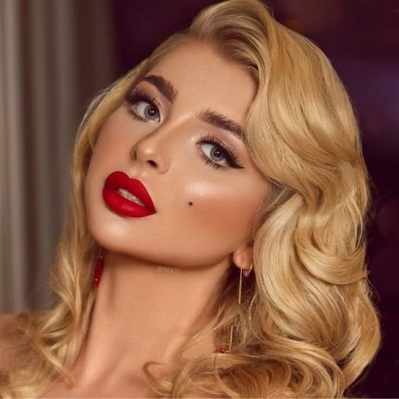 Pin-Up Bombshell Makeup