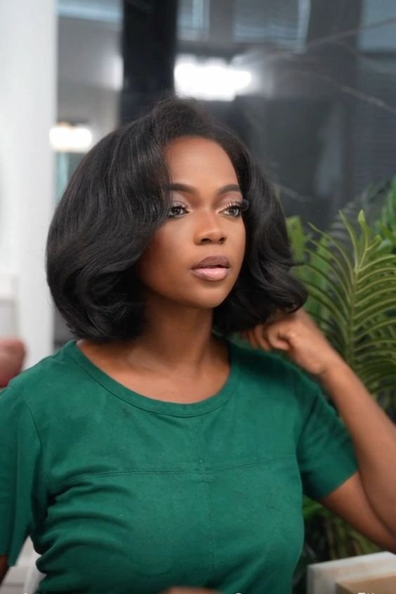 Side-Fluffed Natural Bob