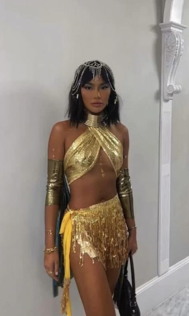 Cleopatra with Curly Twist