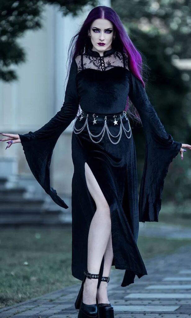 Gothic Vampire Queen (1)