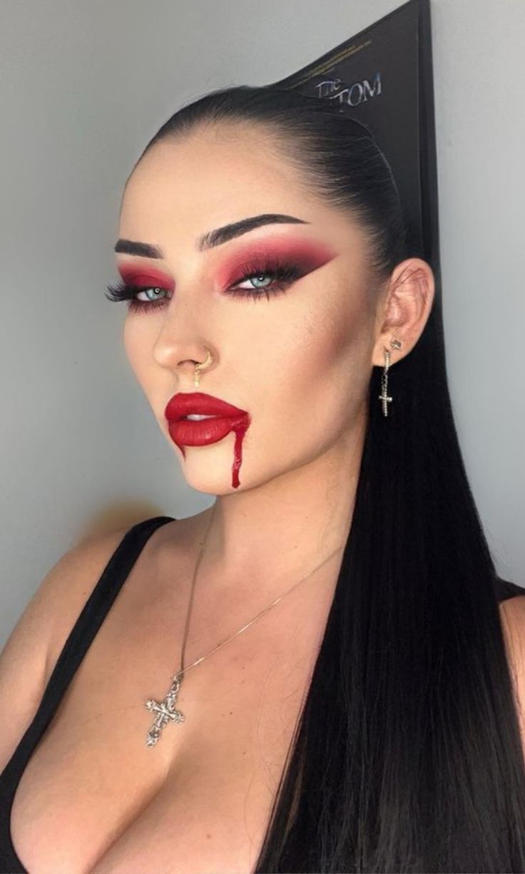 23 Must-Try Vampire Makeup Halloween Ideas This Season