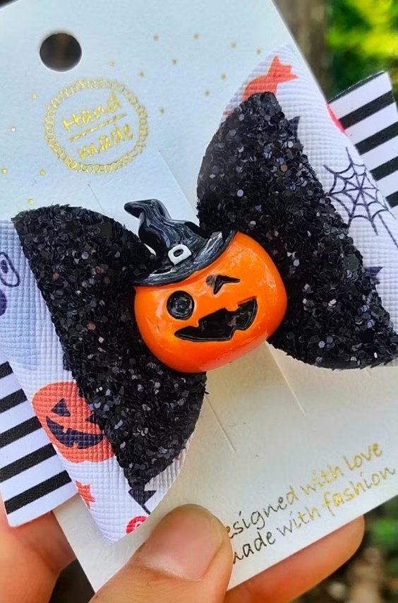 Pumpkin Face Pinwheel Clip