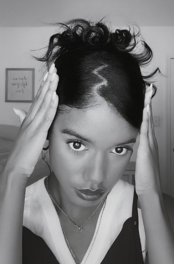 90s-Inspired Zig Zag Part for Short Hair
