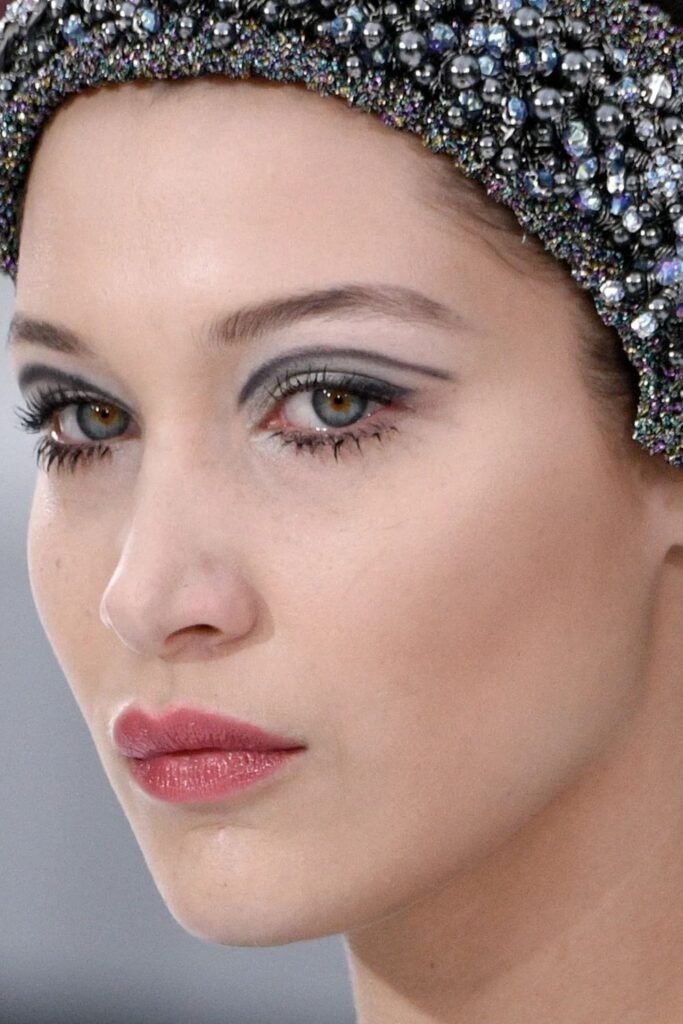 Bella Hadid’s 60s Twiggy Lashes