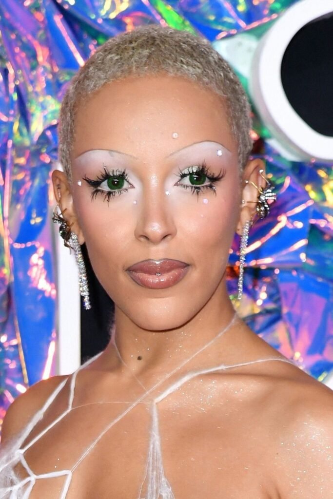 Doja Cat’s Surreal Spider Lashes