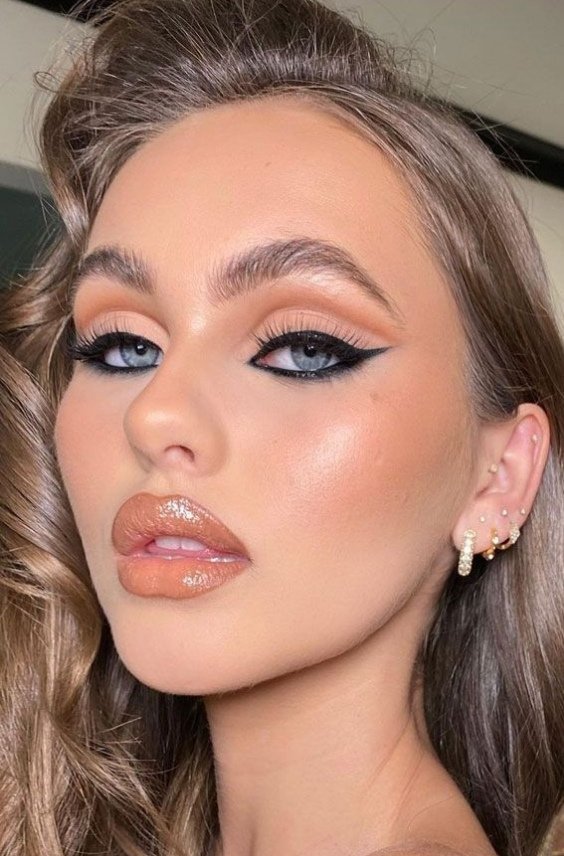 Peach-Toned Eyeshadow