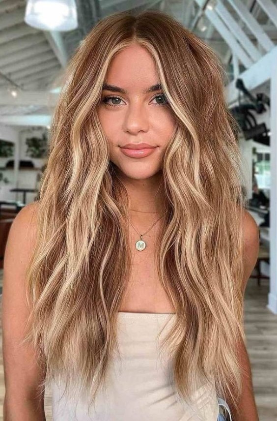 Strawberry Blonde Face-Framing Highlights