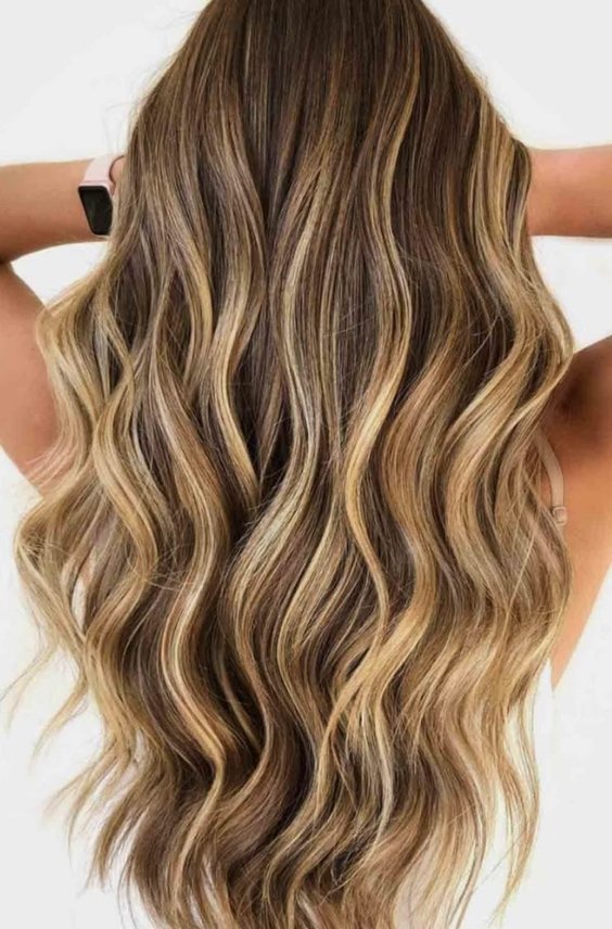 Sun-Kissed Honey Blonde Beach Waves