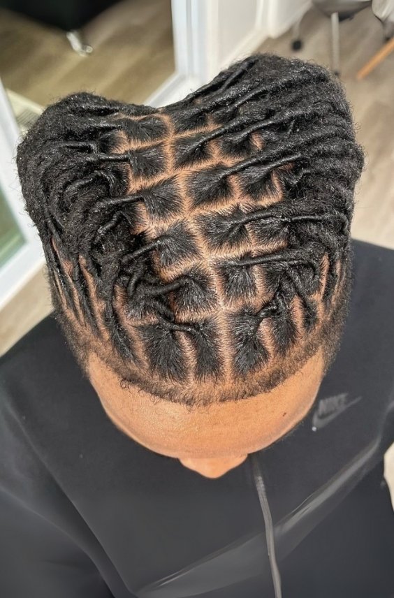 Two-Barrel Twist Dreads with a Line-Up