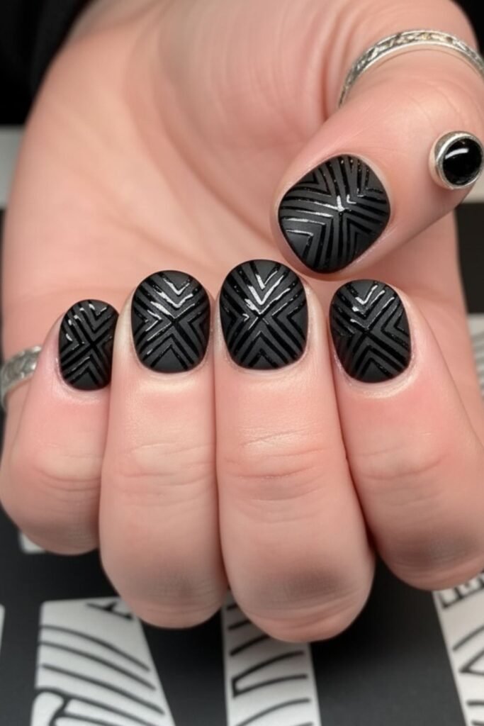 Geometric Black Short Nail