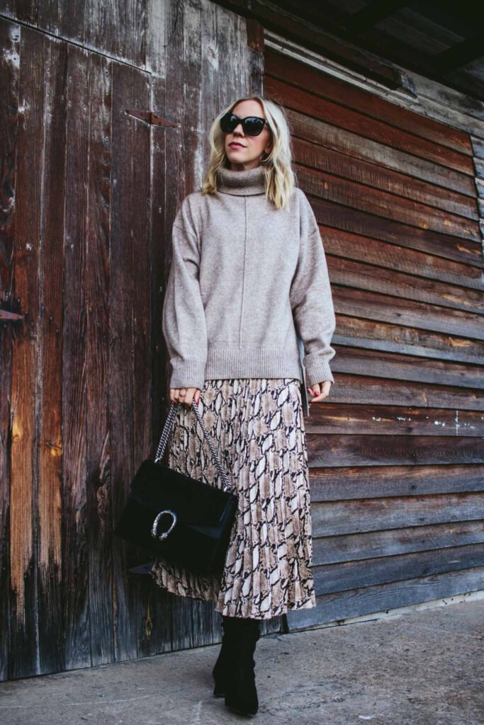 Oversized Fisherman Sweater & Pleated Skirt